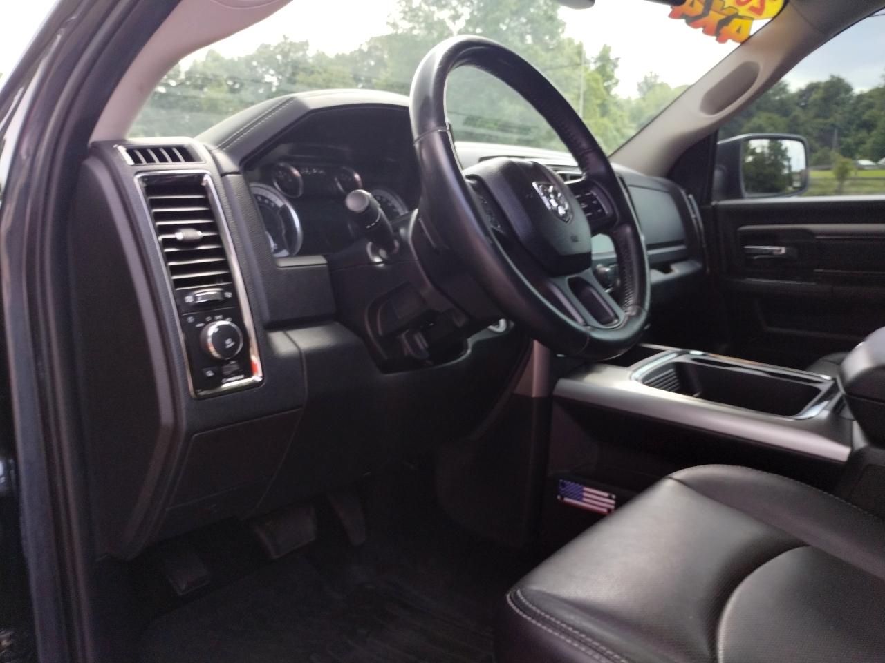 RAM 1500 4WD Crew Cab 140.5" Sport 2016