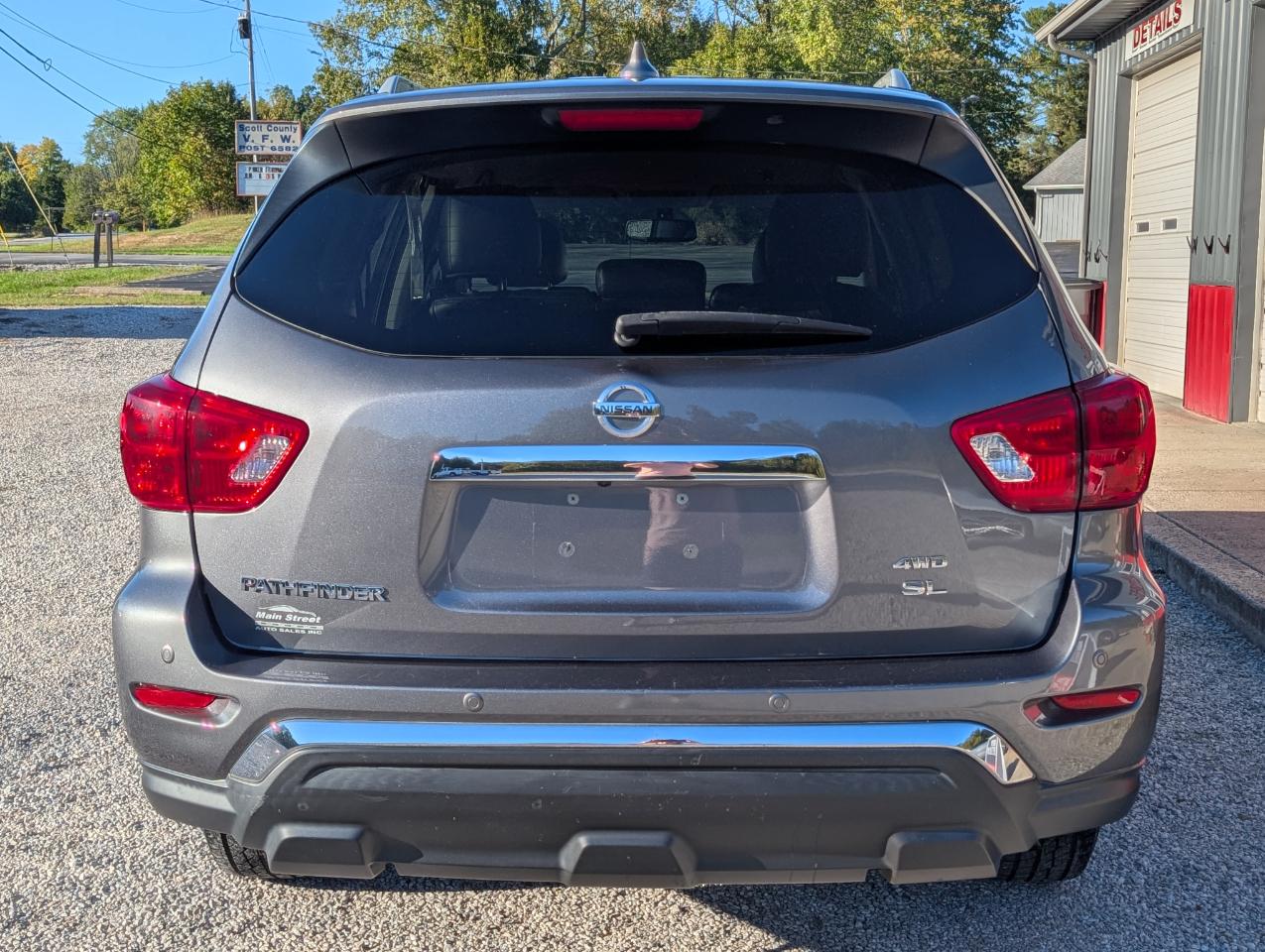 Nissan Pathfinder photo 4