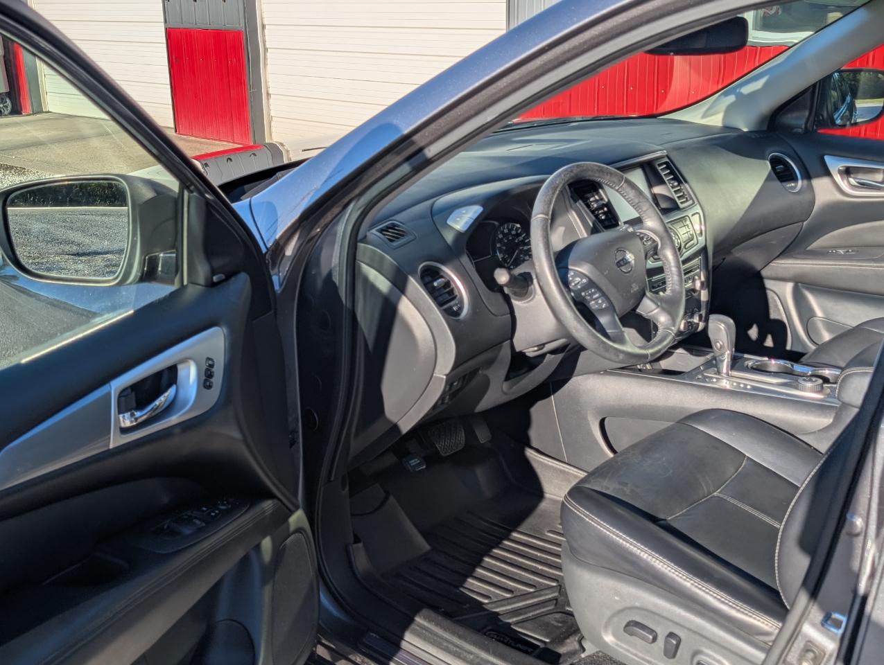 Nissan Pathfinder photo 9