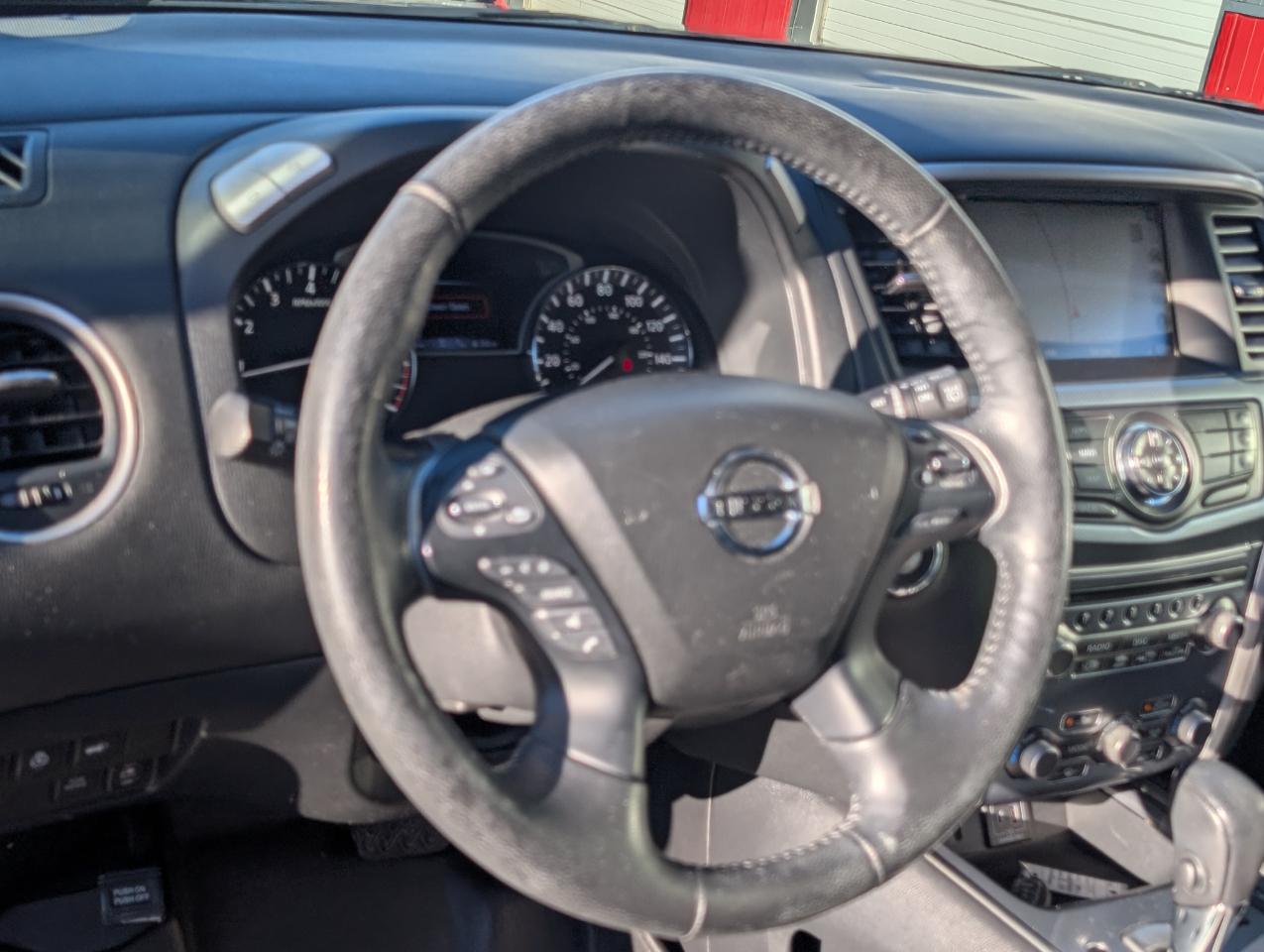 Nissan Pathfinder photo 11