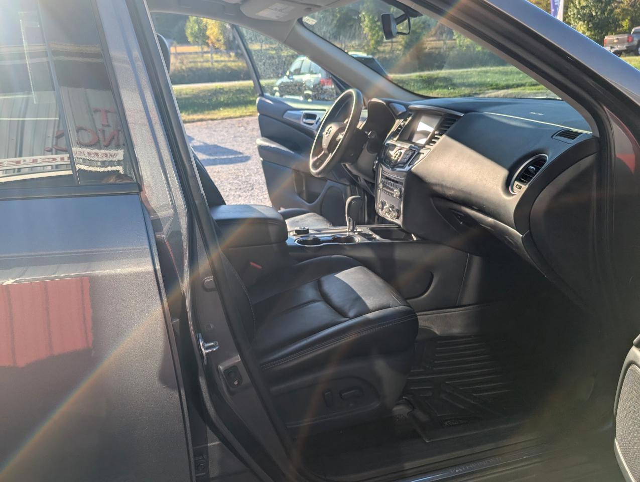 Nissan Pathfinder photo 25