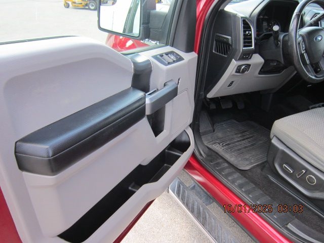 Ford F-150 XL SuperCrew 5.5-ft. Bed 4WD 2016 Ford F-150 XL SuperCrew 5.5-ft. Bed 4WD 2016