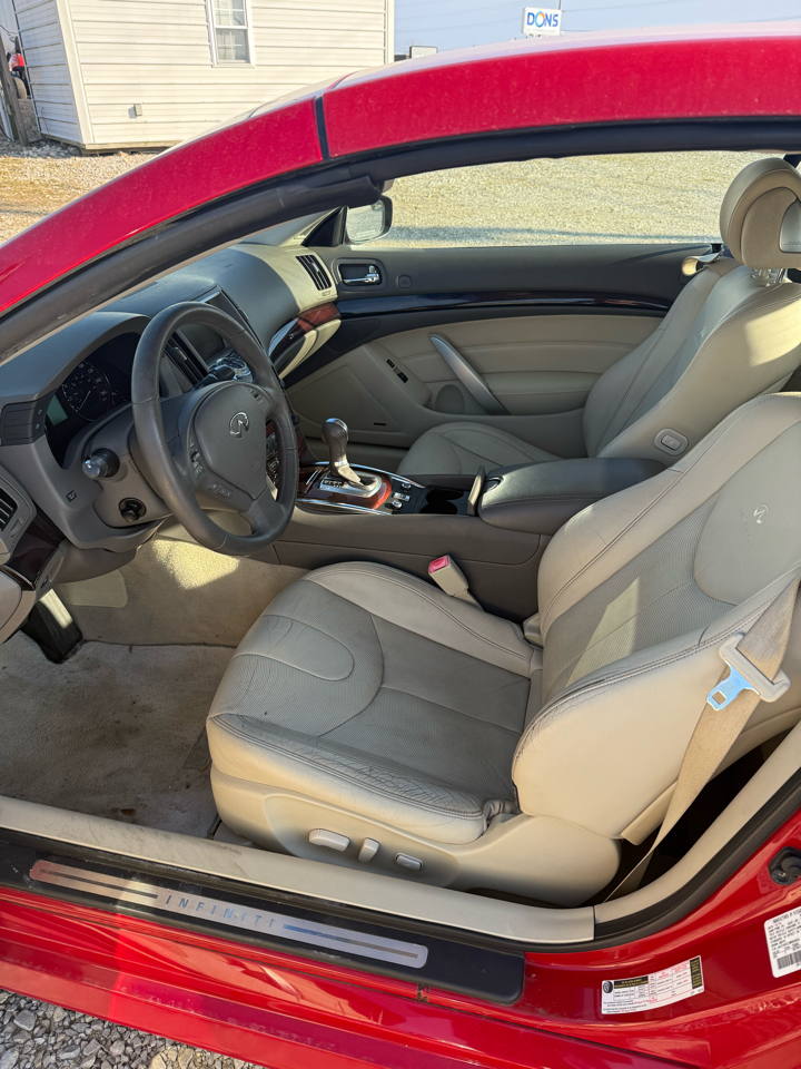 Infiniti G Convertible Base 2011