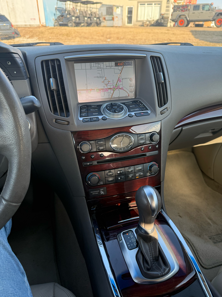 Infiniti G Convertible Base 2011