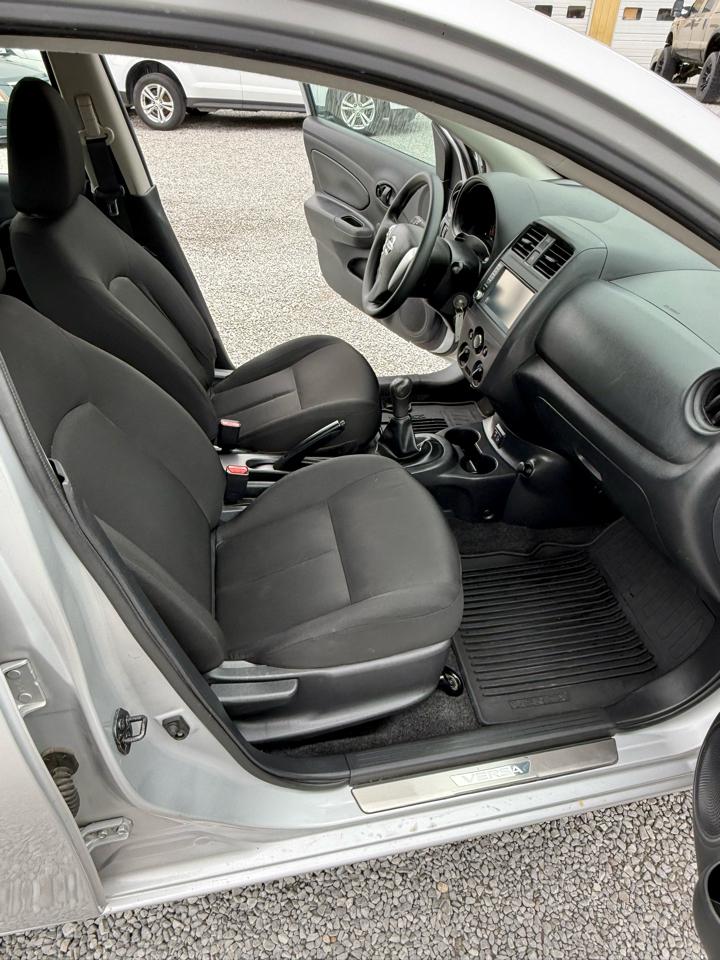 Nissan Versa 1.6 S 5M 2019
