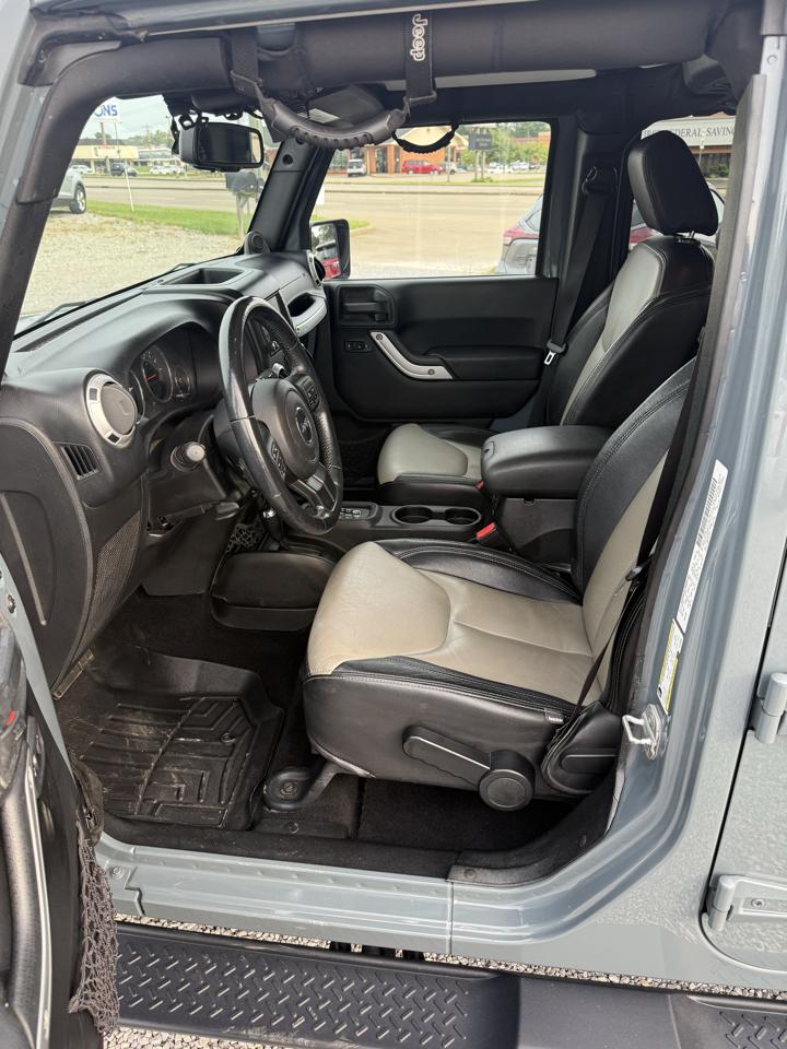 Jeep Wrangler Unlimited Sahara 4WD 2014