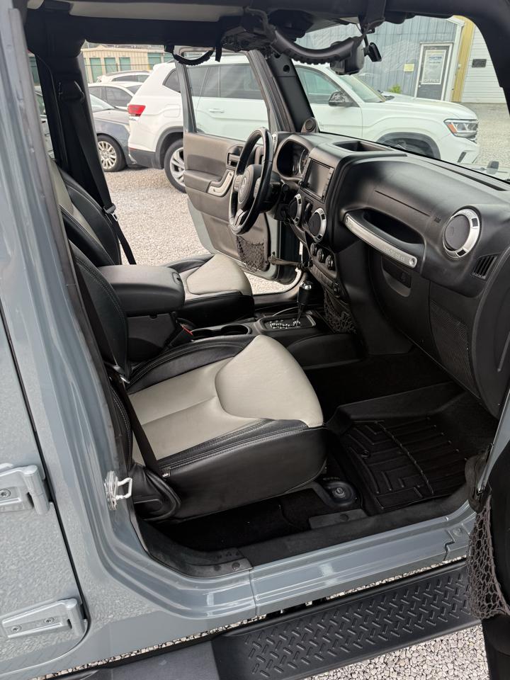 Jeep Wrangler Unlimited Sahara 4WD 2014