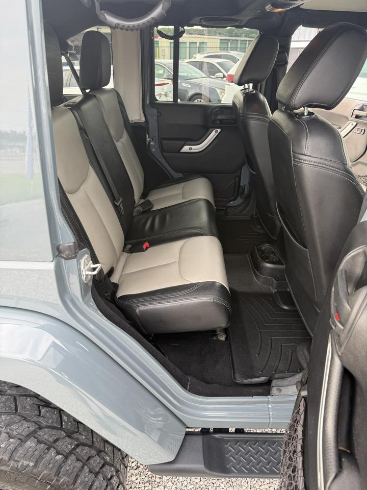 Jeep Wrangler Unlimited Sahara 4WD 2014