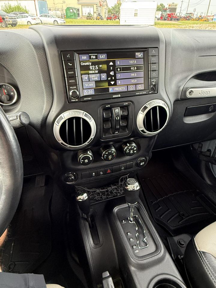 Jeep Wrangler Unlimited Sahara 4WD 2014