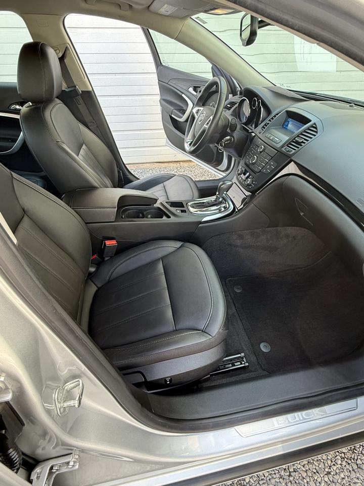 Buick Regal Base 2012