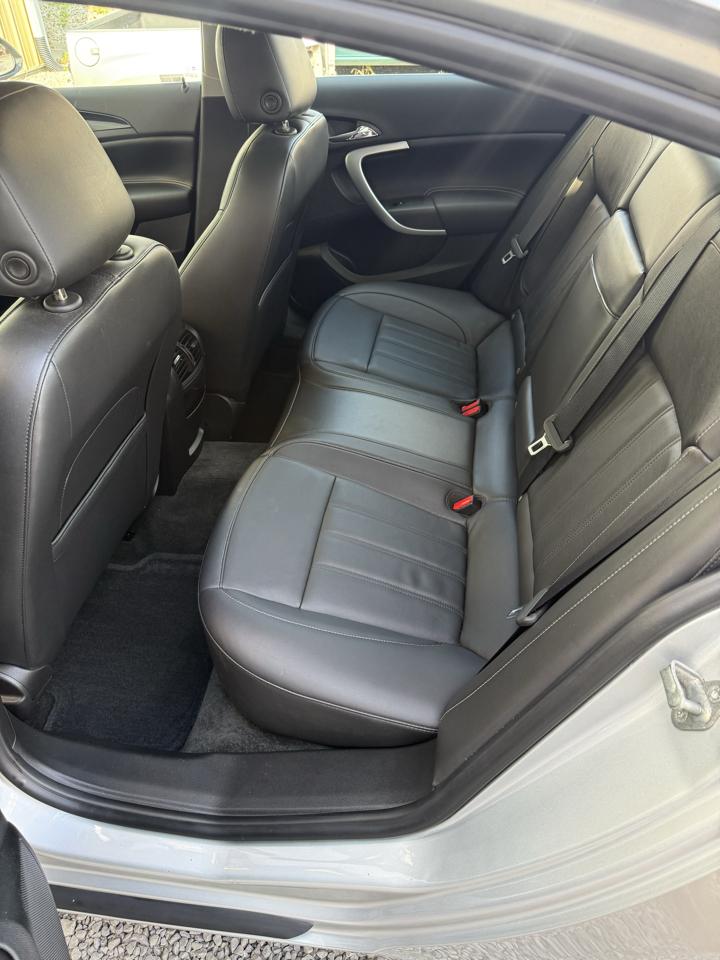 Buick Regal Base 2012