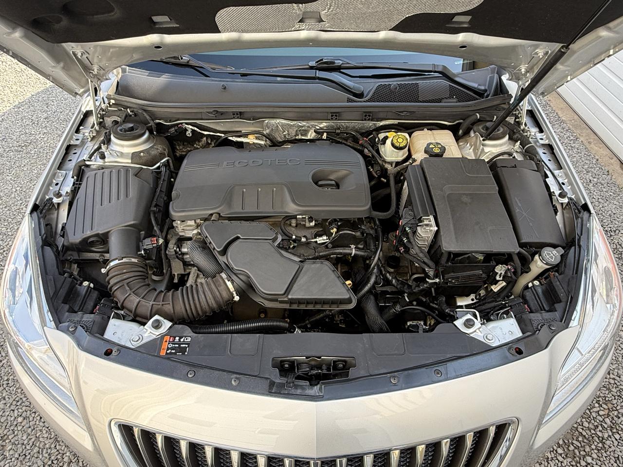 Buick Regal Base 2012