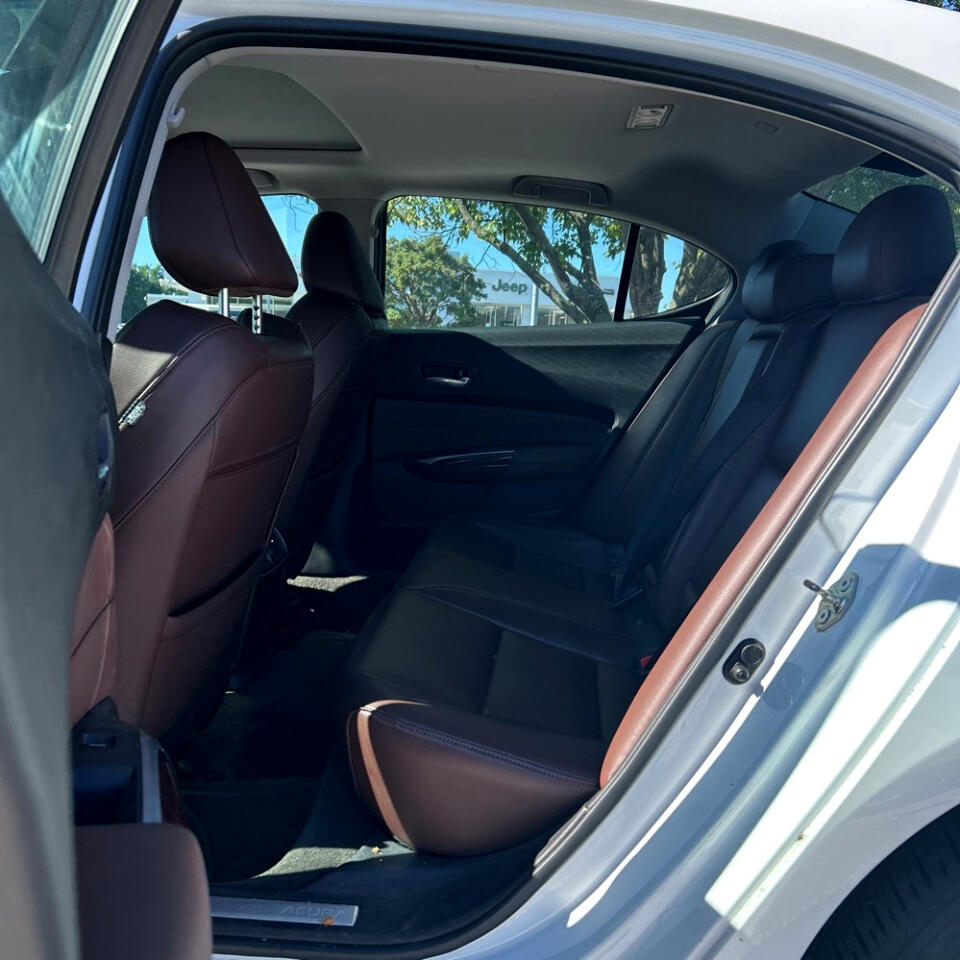 2017 Acura TLX photo 11