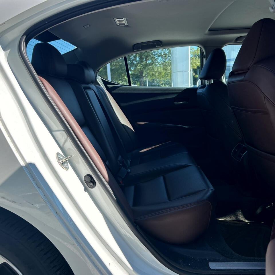 2017 Acura TLX photo 13