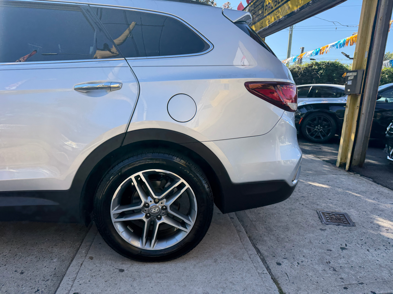 2017 Hyundai Santa Fe Ultimate photo 3
