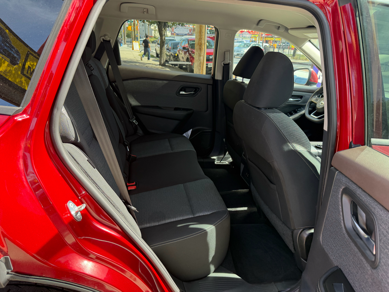 2021 Nissan Rogue SV AWD photo 2