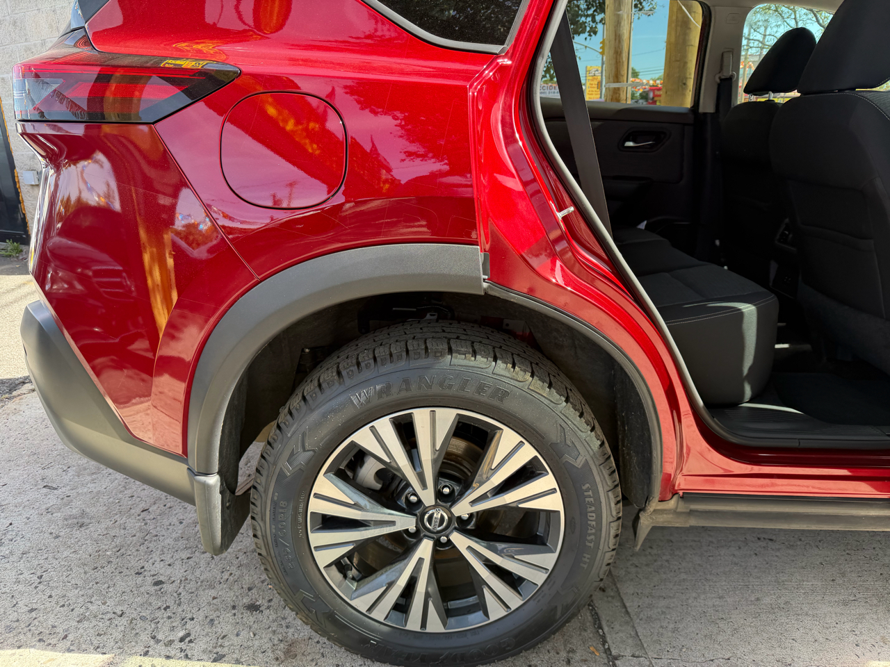 2021 Nissan Rogue SV AWD photo 4