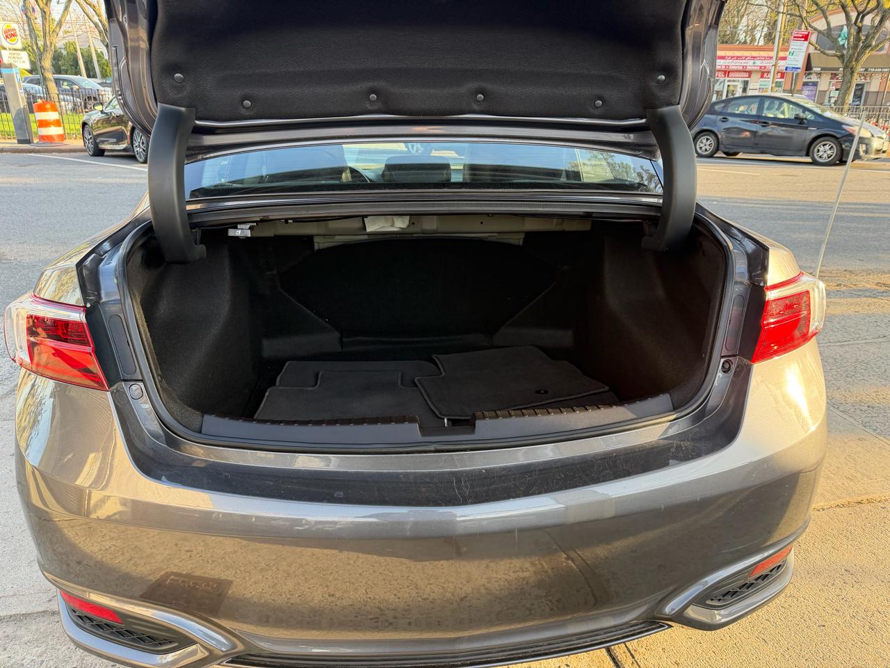 Acura ILX 8-Spd AT w/ AcuraWatch Plus Package 2018