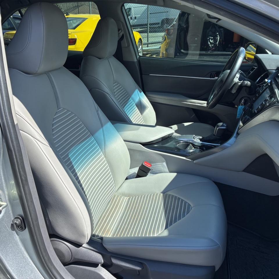 Toyota Camry SE 2020