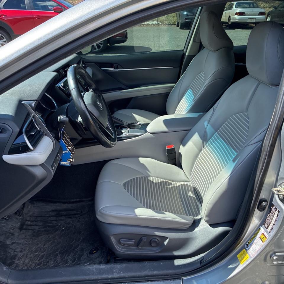 Toyota Camry SE 2020