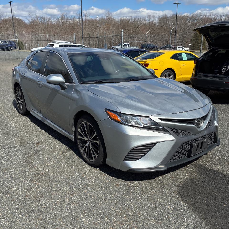 Toyota Camry SE 2020