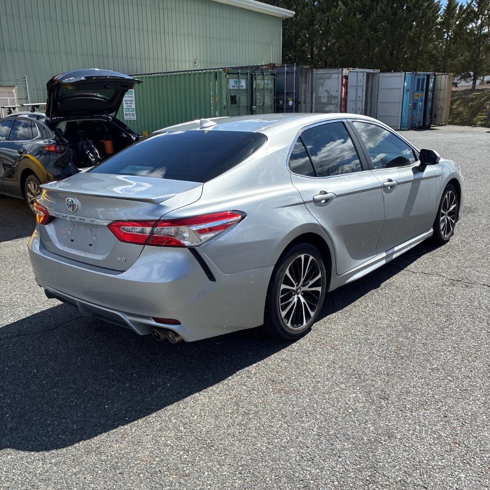 Toyota Camry SE 2020