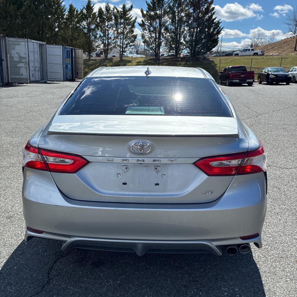 Toyota Camry SE 2020