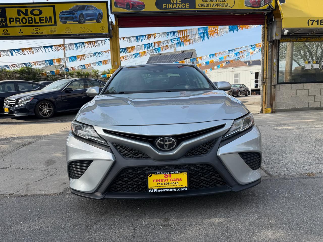 Toyota Camry SE 2020