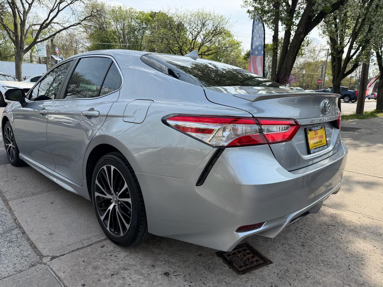 Toyota Camry SE 2020