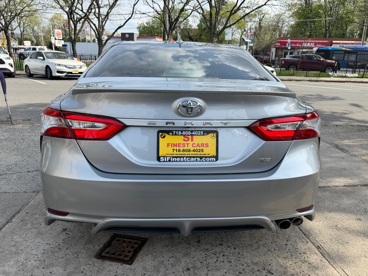 Toyota Camry SE 2020