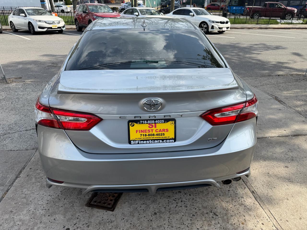 Toyota Camry SE 2020