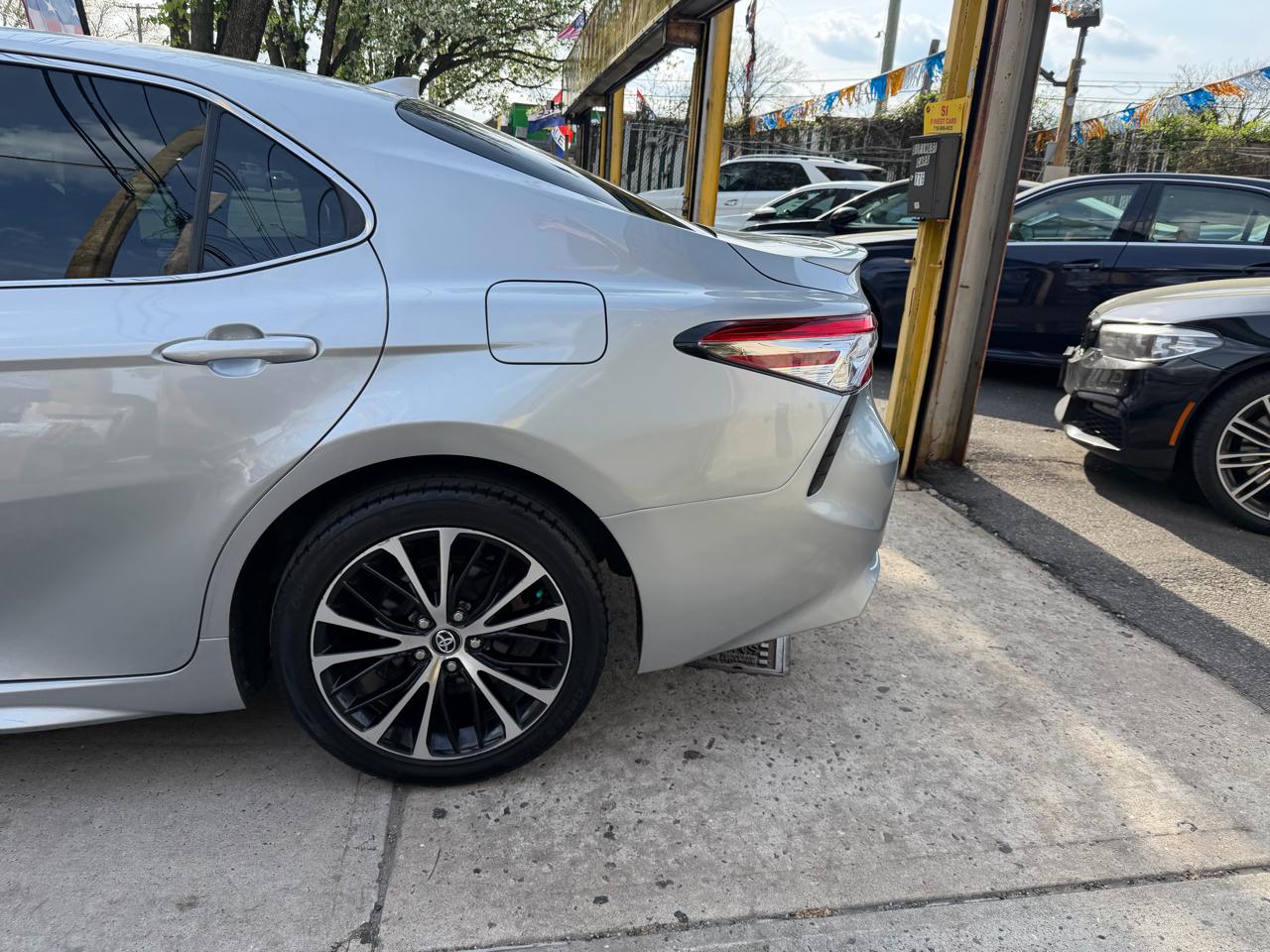 Toyota Camry SE 2020