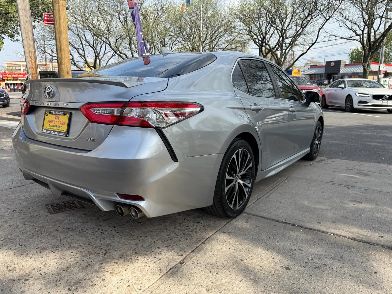 Toyota Camry SE 2020