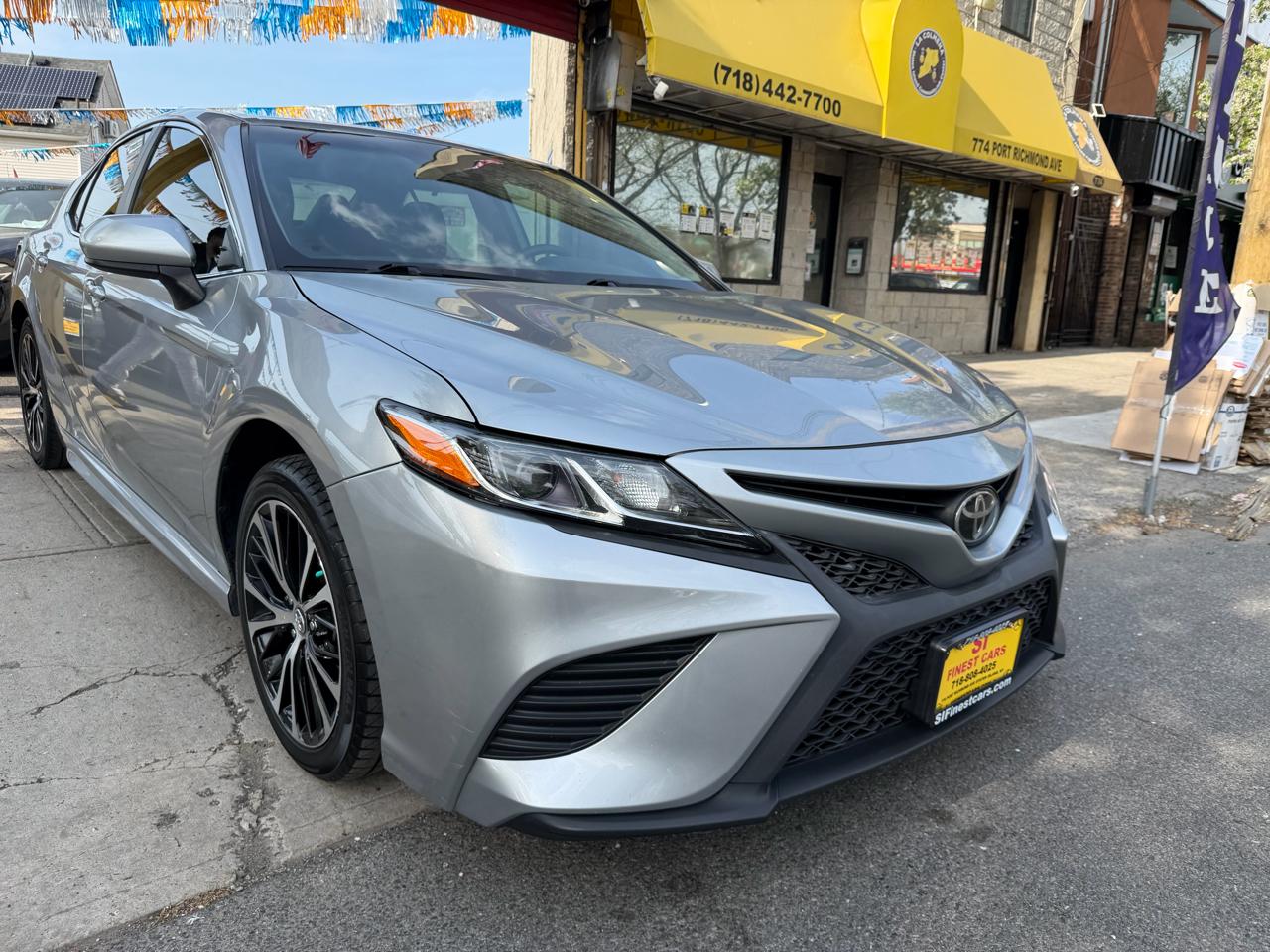 Toyota Camry SE 2020