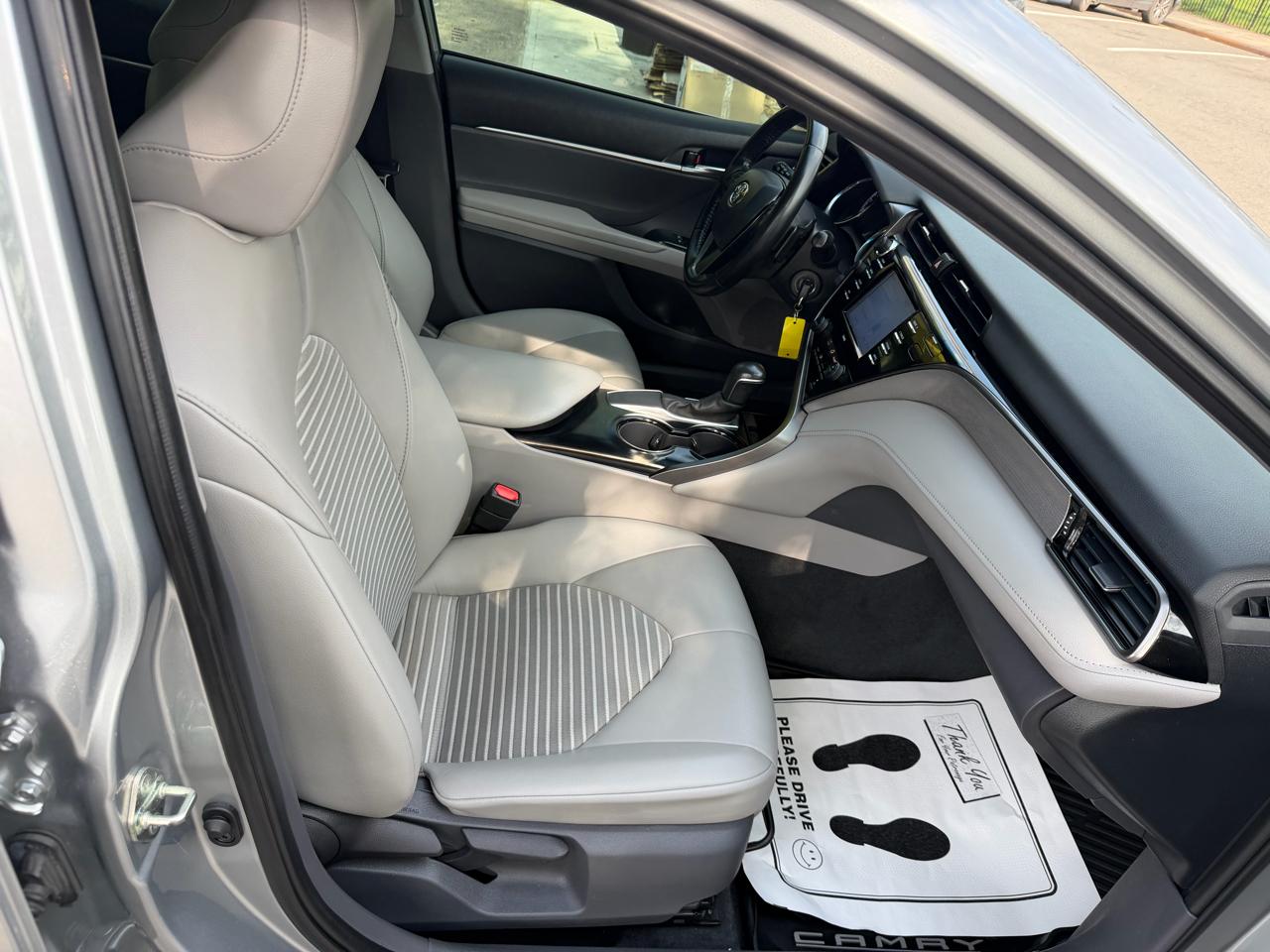 Toyota Camry SE 2020