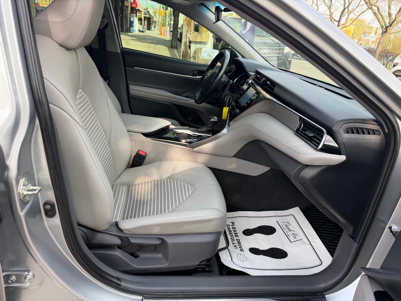 Toyota Camry SE 2020