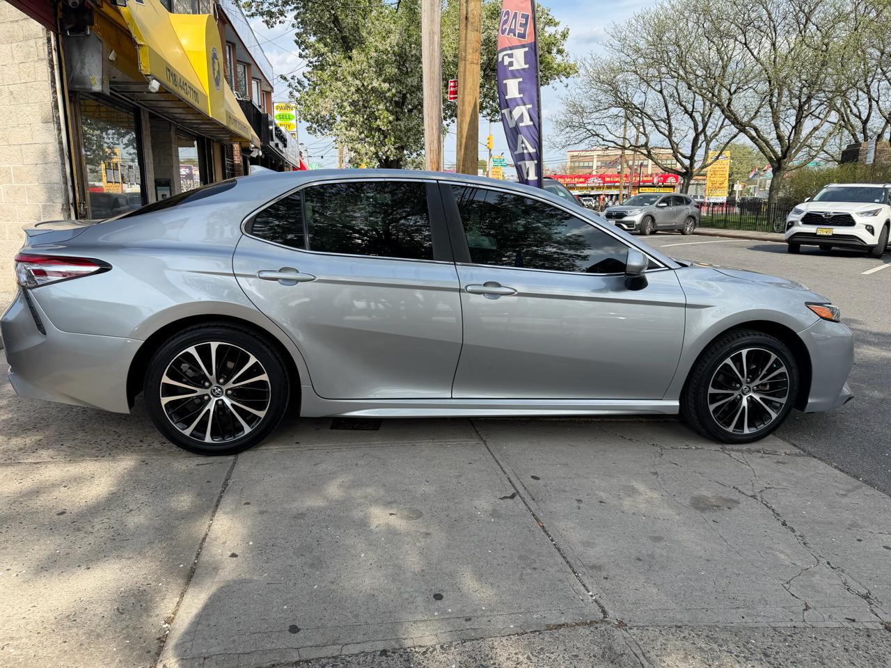 Toyota Camry SE 2020