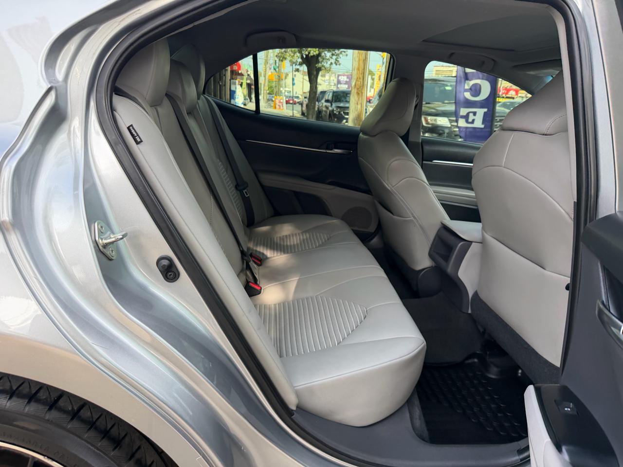 Toyota Camry SE 2020