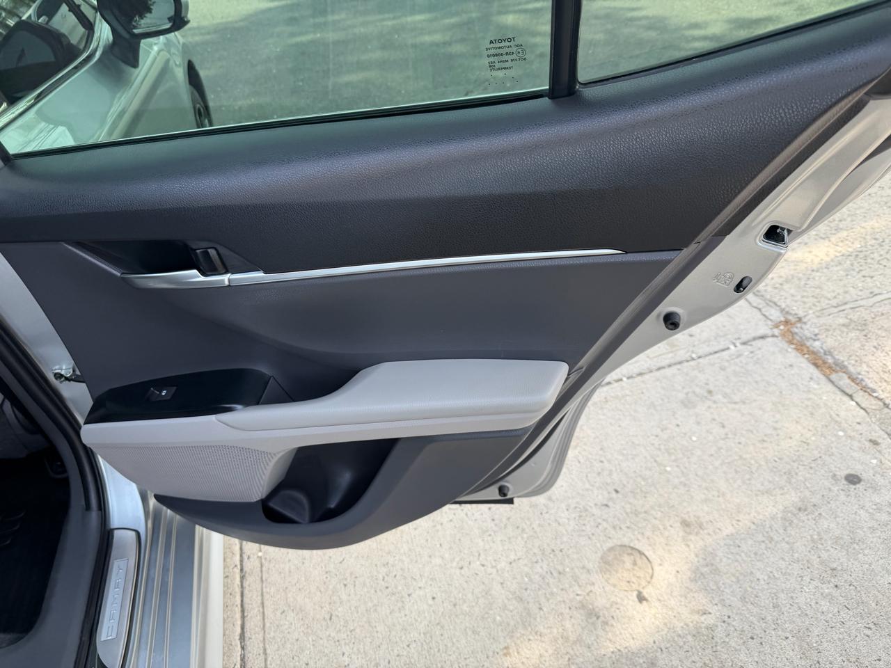 Toyota Camry SE 2020