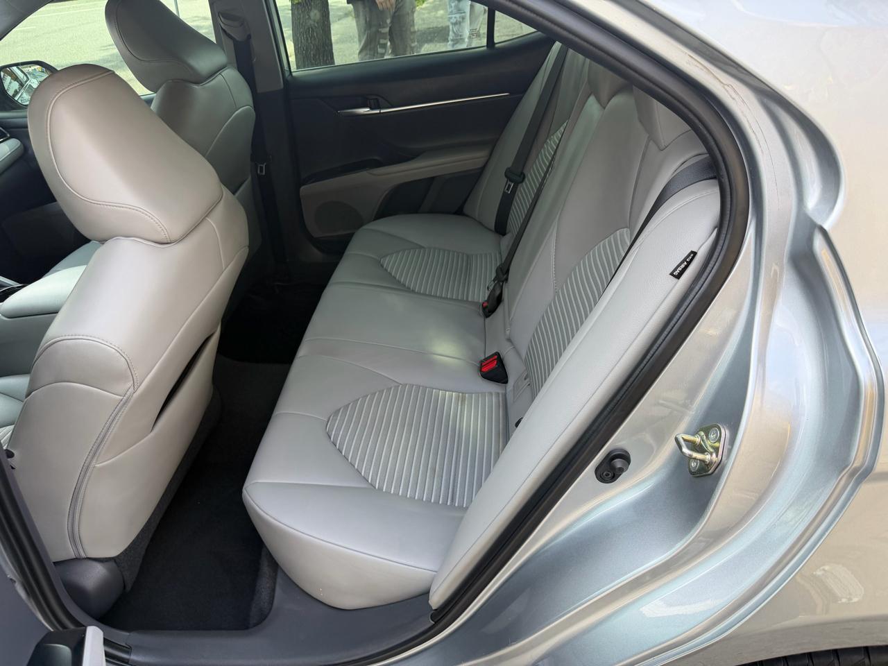 Toyota Camry SE 2020