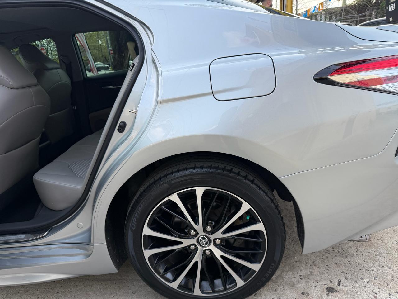 Toyota Camry SE 2020