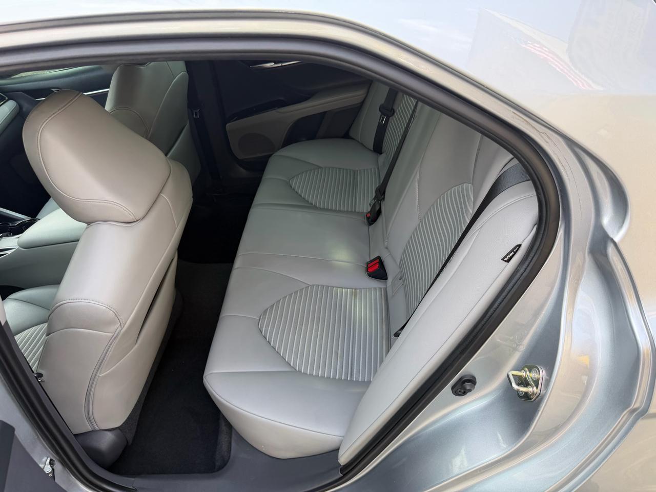 Toyota Camry SE 2020