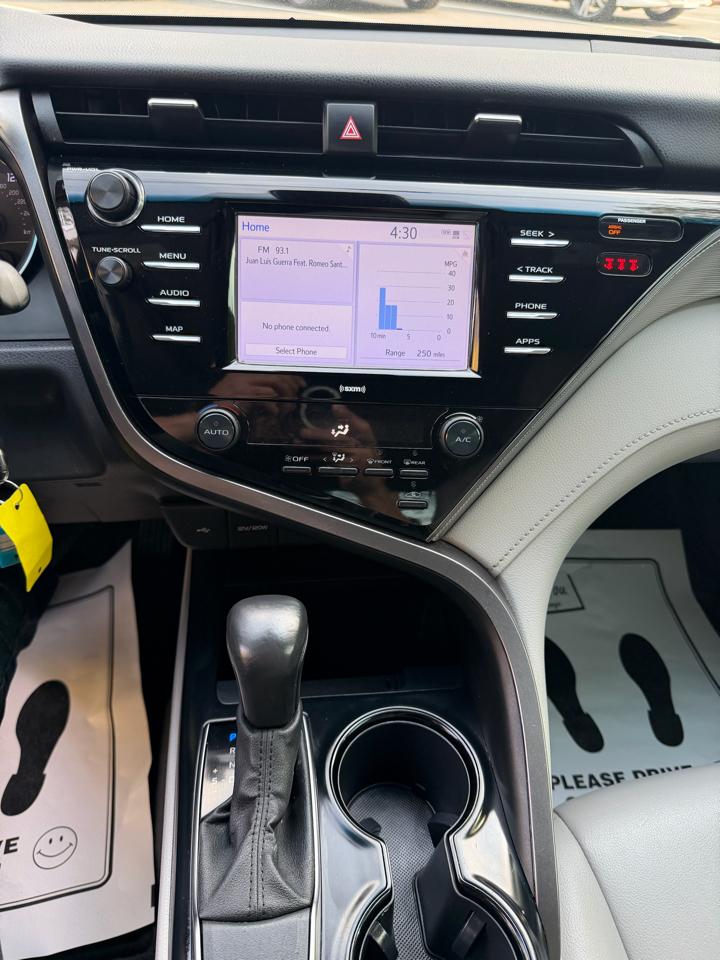 Toyota Camry SE 2020