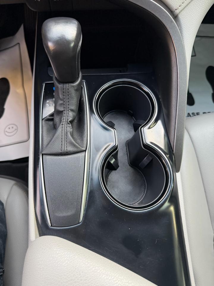 Toyota Camry SE 2020