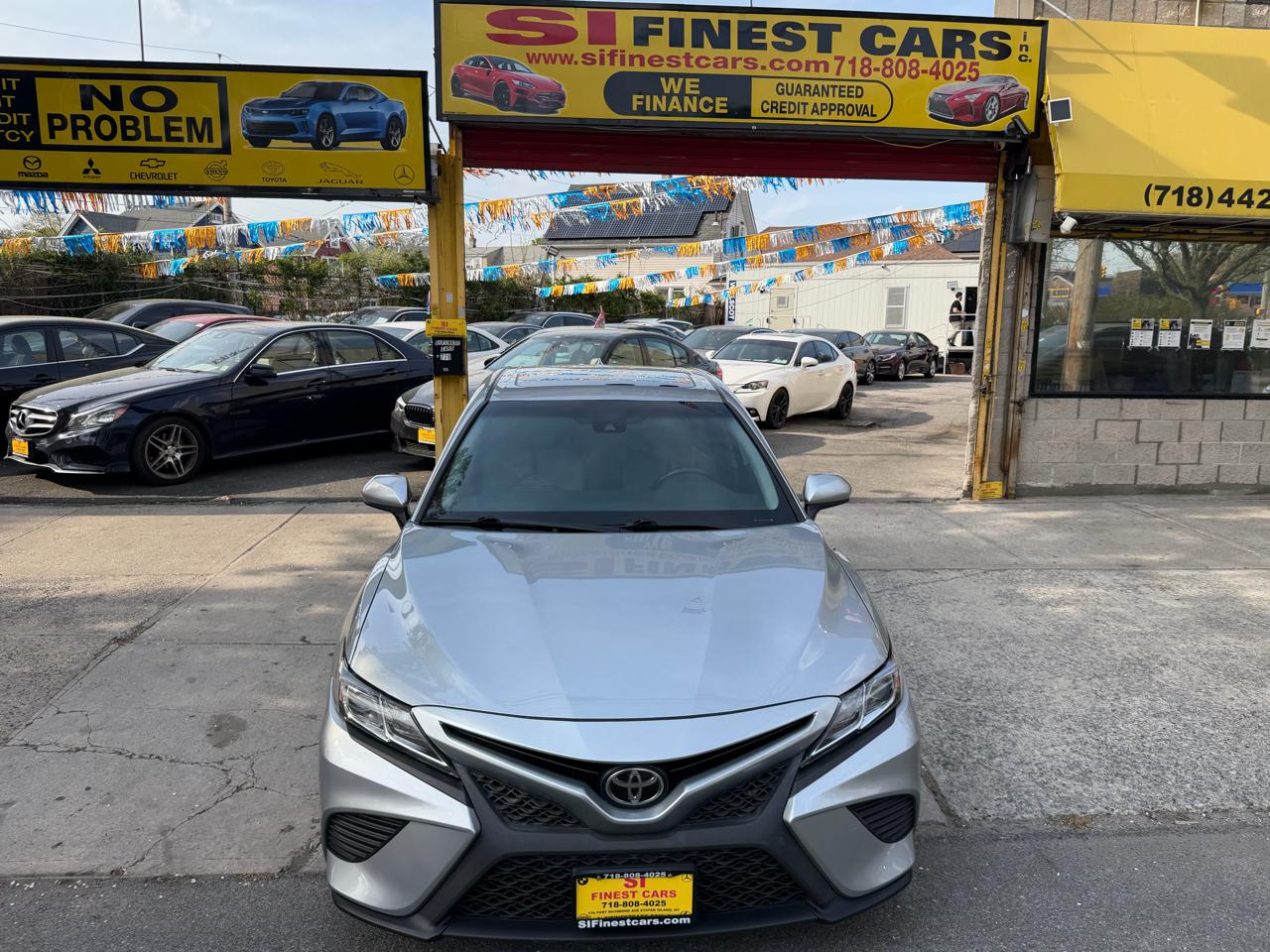 Toyota Camry SE 2020