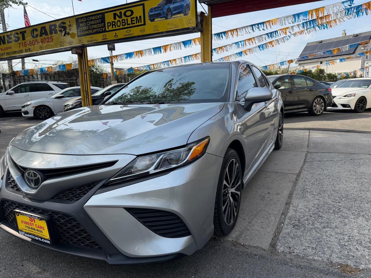 Toyota Camry SE 2020