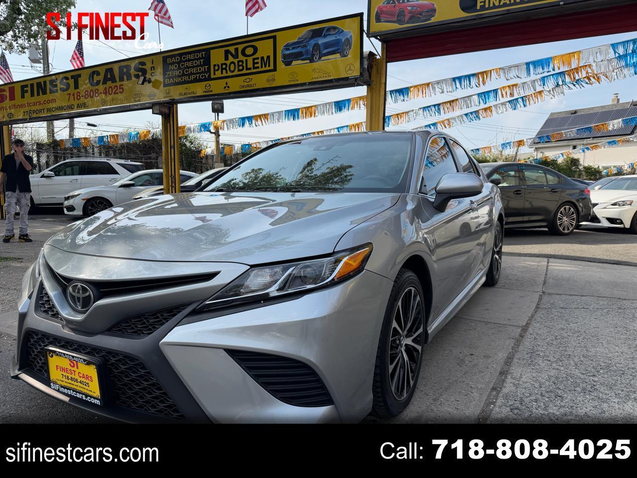 Toyota Camry SE 2020