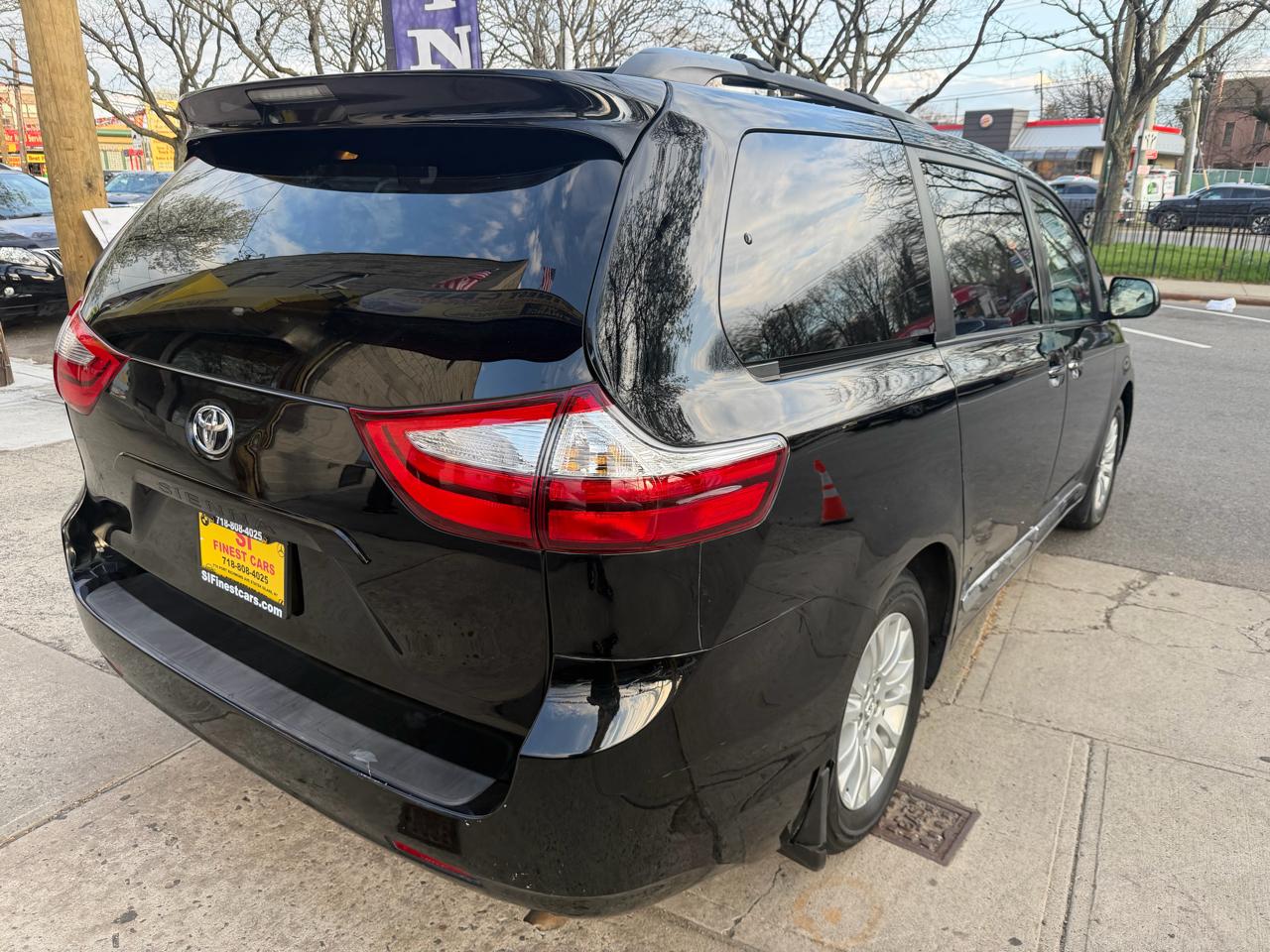 Toyota Sienna 5dr 7-Pass Van XLE FWD (Natl) 2017