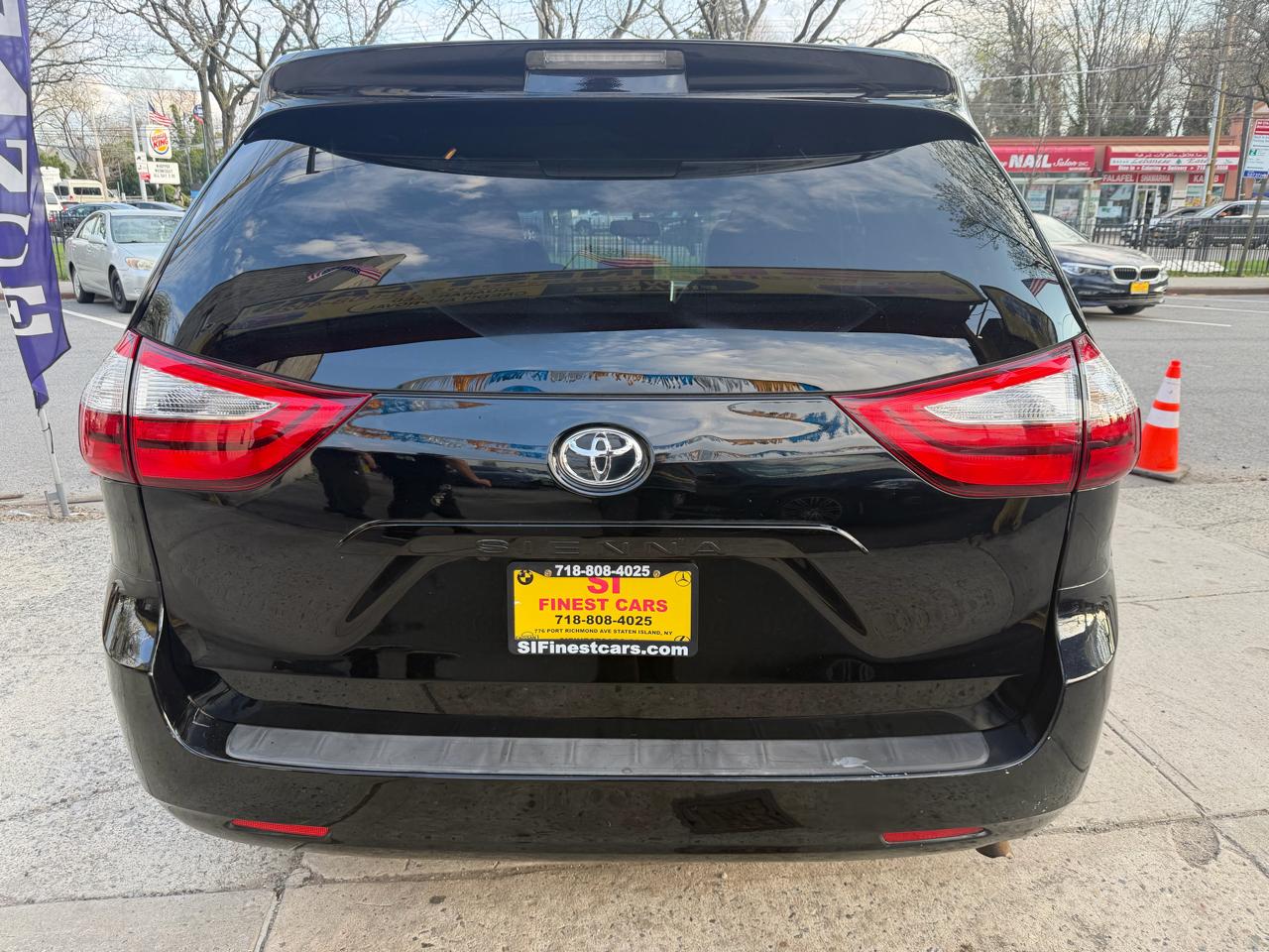 Toyota Sienna 5dr 7-Pass Van XLE FWD (Natl) 2017