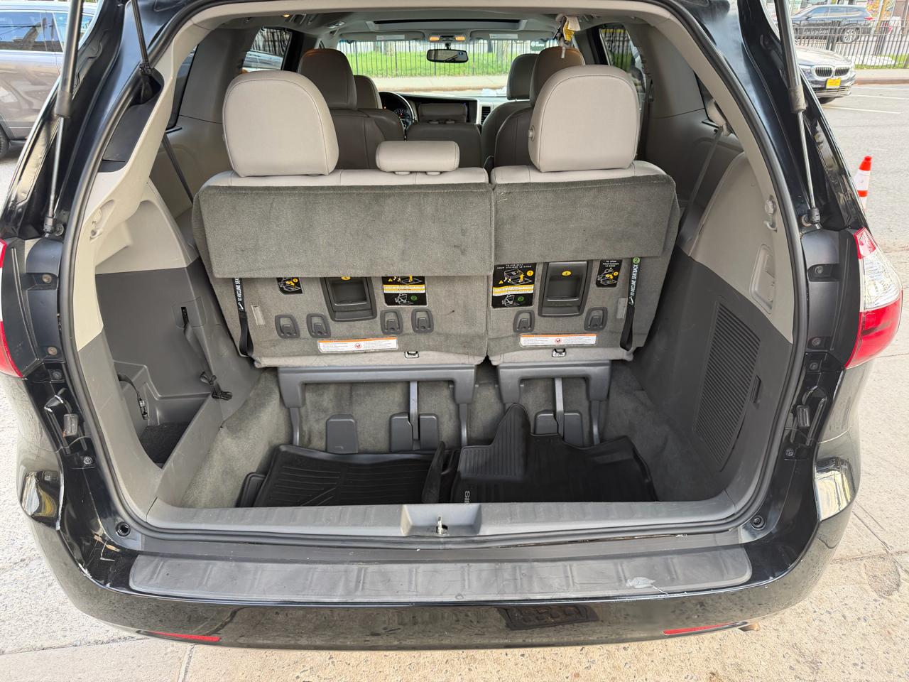 Toyota Sienna 5dr 7-Pass Van XLE FWD (Natl) 2017